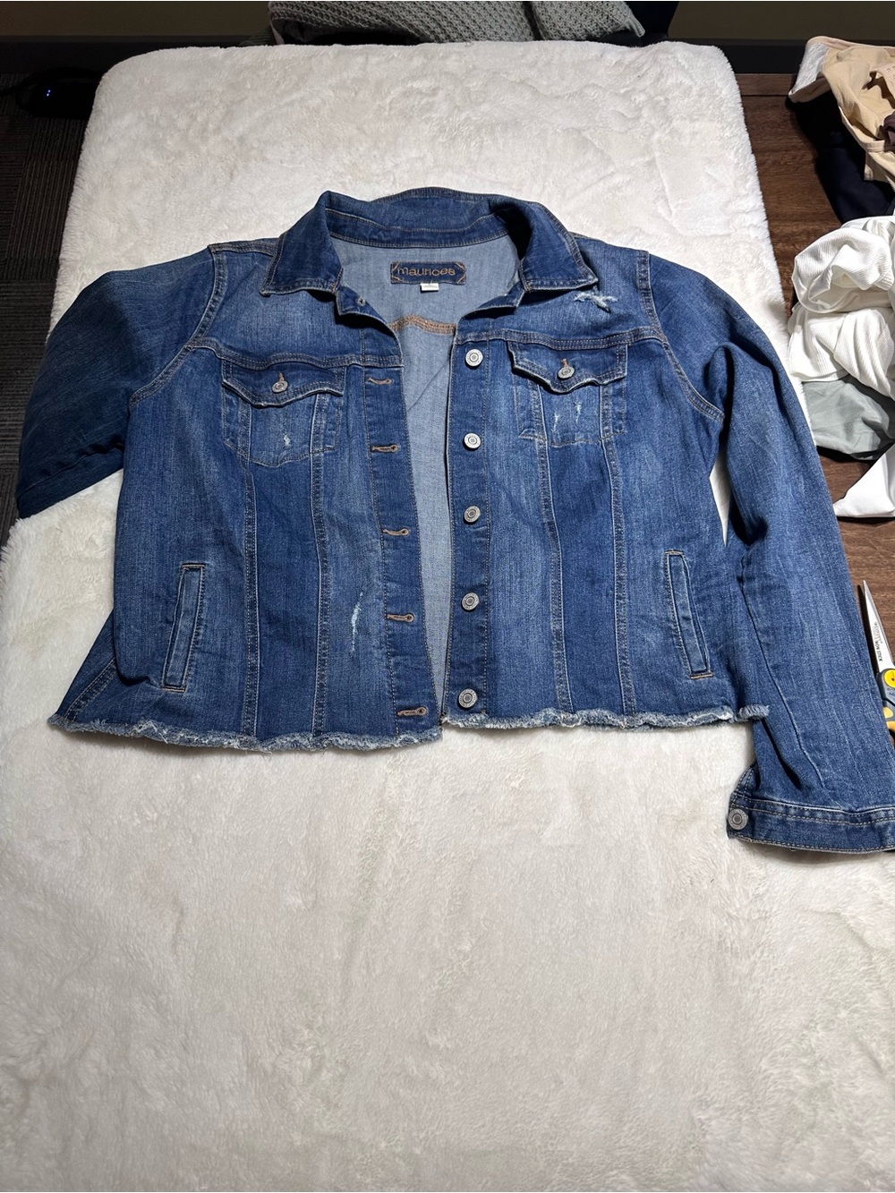 Women’s Distressed/Frayed Hem Jean Jacket